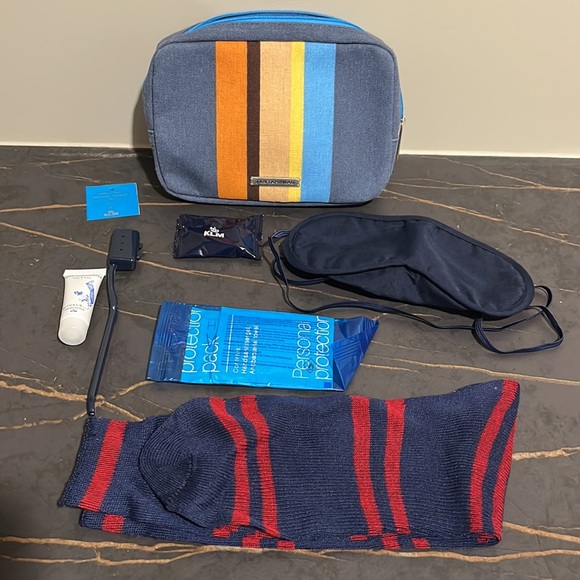 Jantaminiau Toiletry Bag, offered by KLM Airlines - Picture 4 of 5